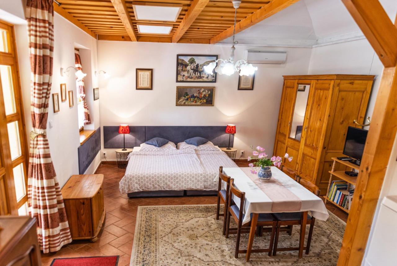Angelika Vendeghaz Apartment Dinnyes Bagian luar foto