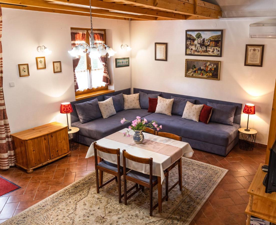 Angelika Vendeghaz Apartment Dinnyes Bagian luar foto