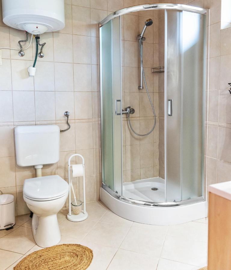 Angelika Vendeghaz Apartment Dinnyes Bagian luar foto