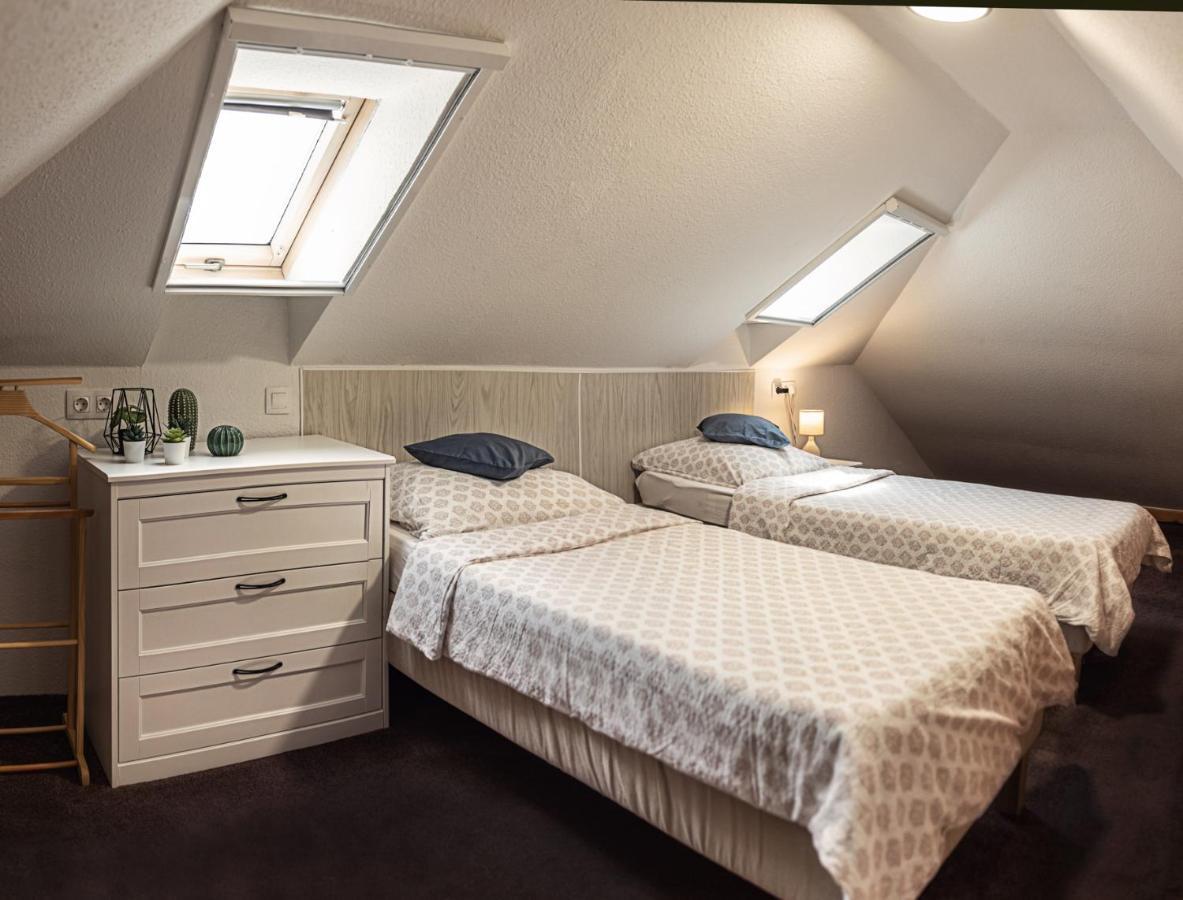 Angelika Vendeghaz Apartment Dinnyes Bagian luar foto