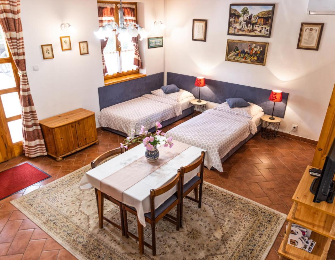 Angelika Vendeghaz Apartment Dinnyes Bagian luar foto